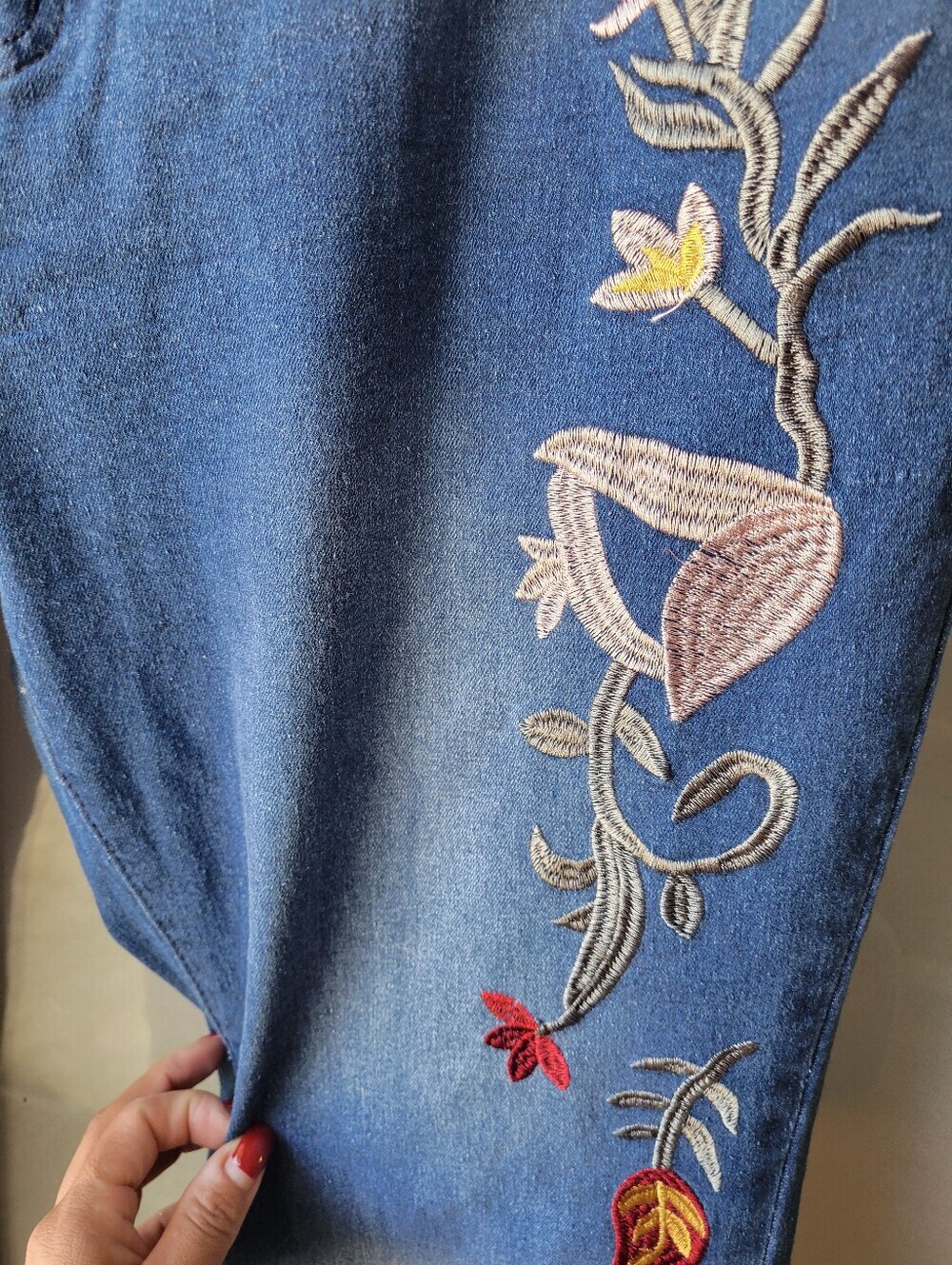 High Waisted Flared Women's Blue Jeans Size XXL Embroidered Flowers Raw Hem - Picture 5 of 10